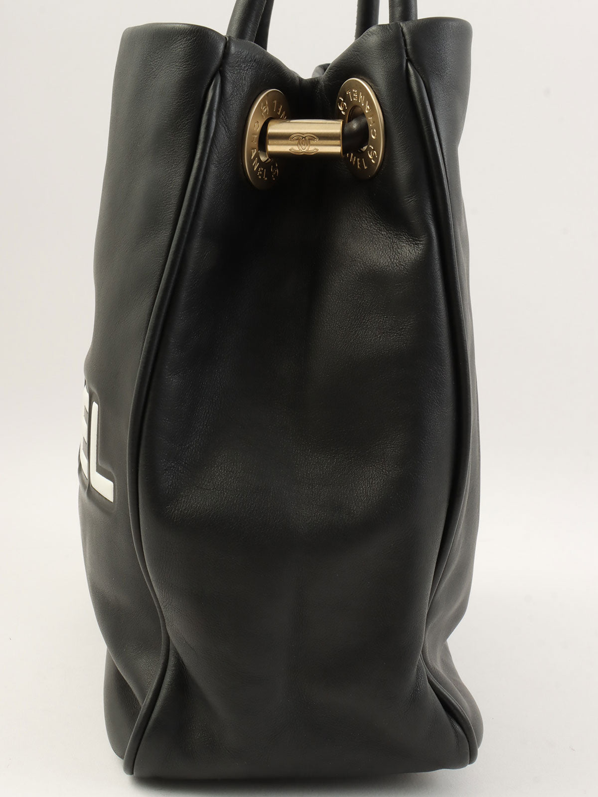 山茶花图案手提袋，黑色，约产于2001年