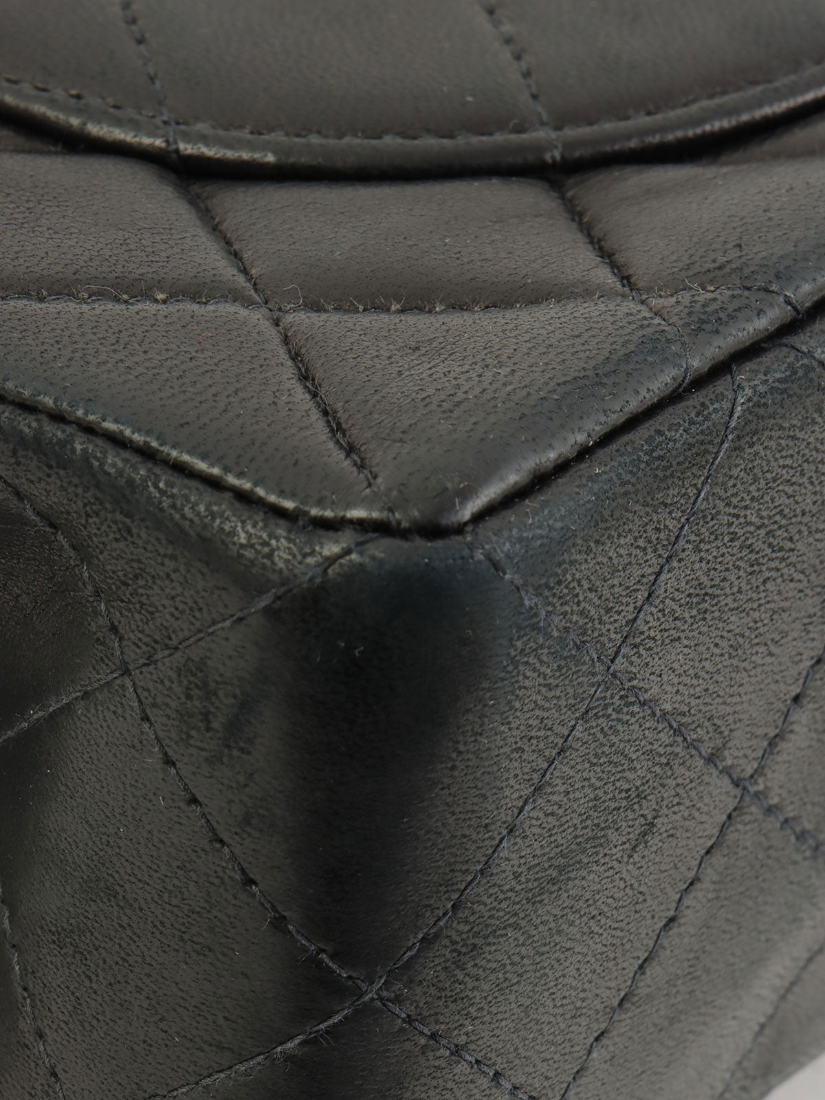 2000 Classic Flap Chain Bag 23cm Black