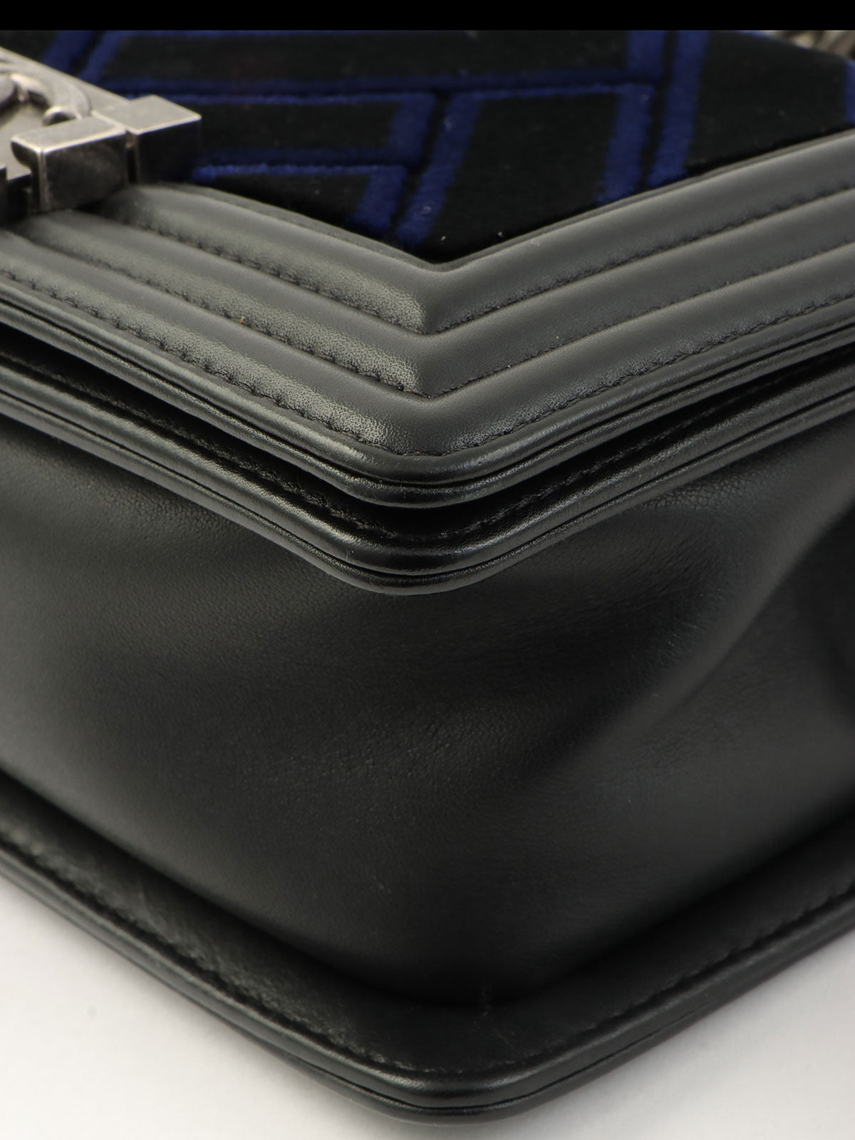 2016年頃製 ベルベットボーイシャネルチェーンショルダーバッグミニ ブラック/ネイビー