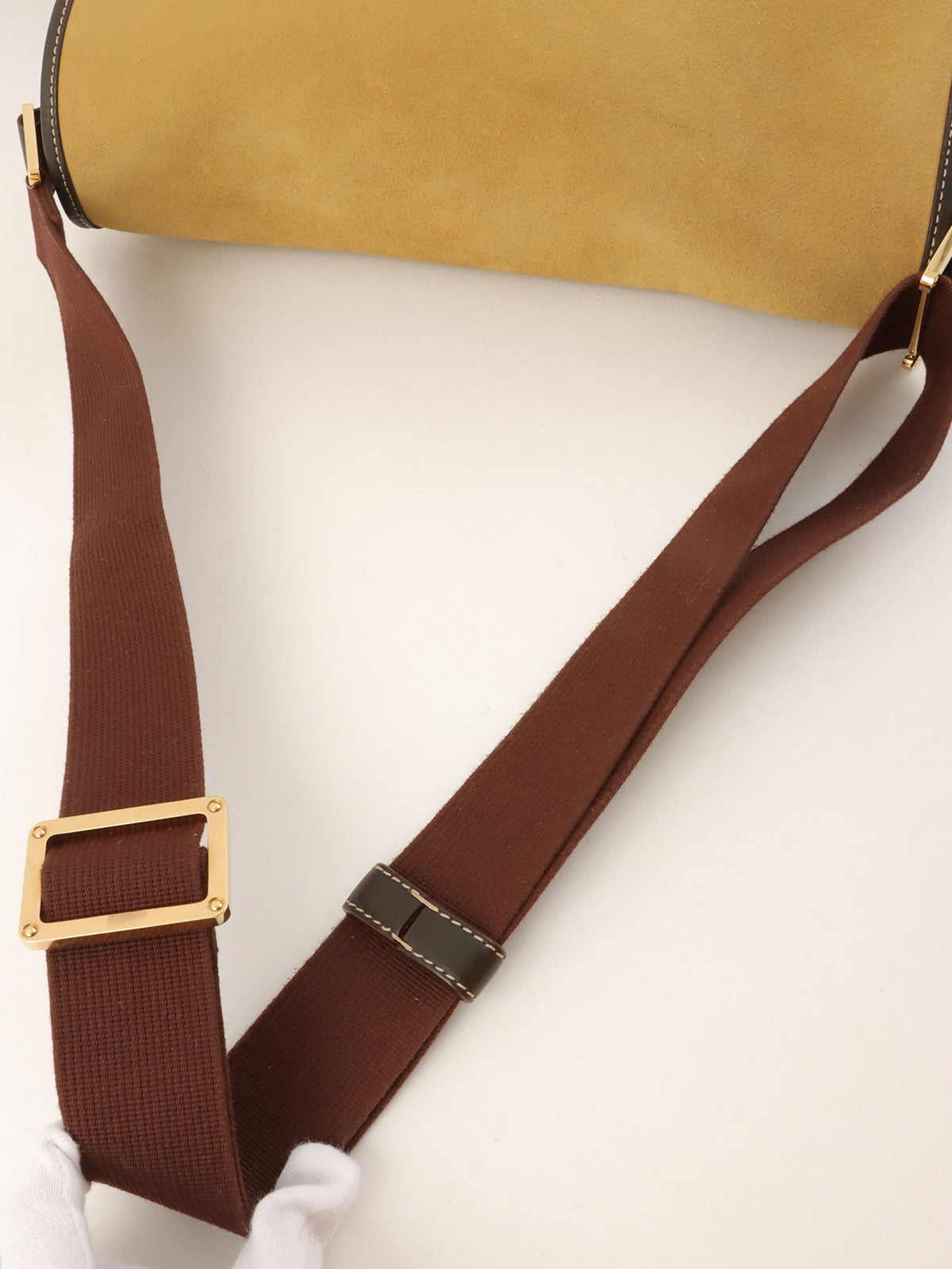 スエードアナグラムショルダーバッグ ベージュ/ブラウン