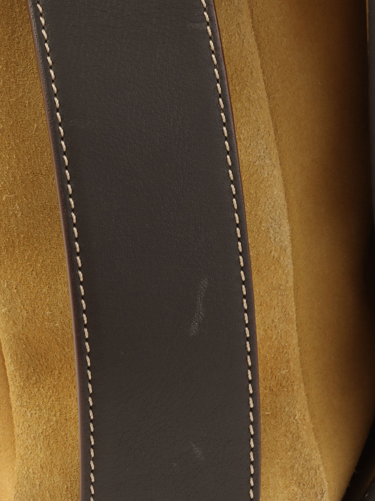 スエードアナグラムショルダーバッグ ベージュ/ブラウン