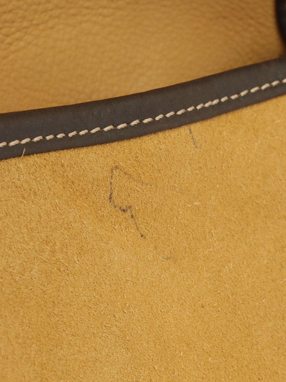 スエードアナグラムショルダーバッグ ベージュ/ブラウン