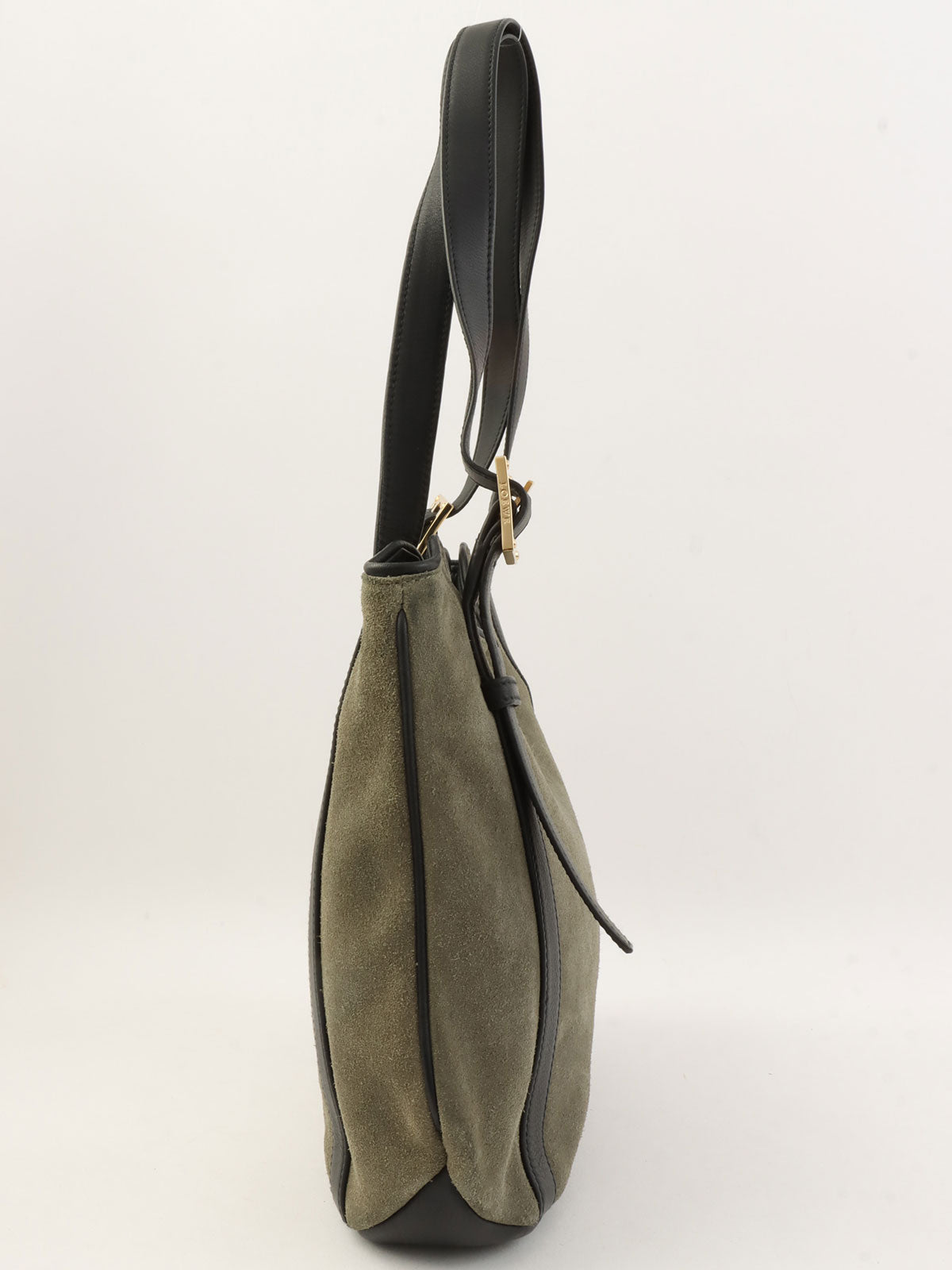 スエードアナグラムエンボスショルダーバッグ カーキ