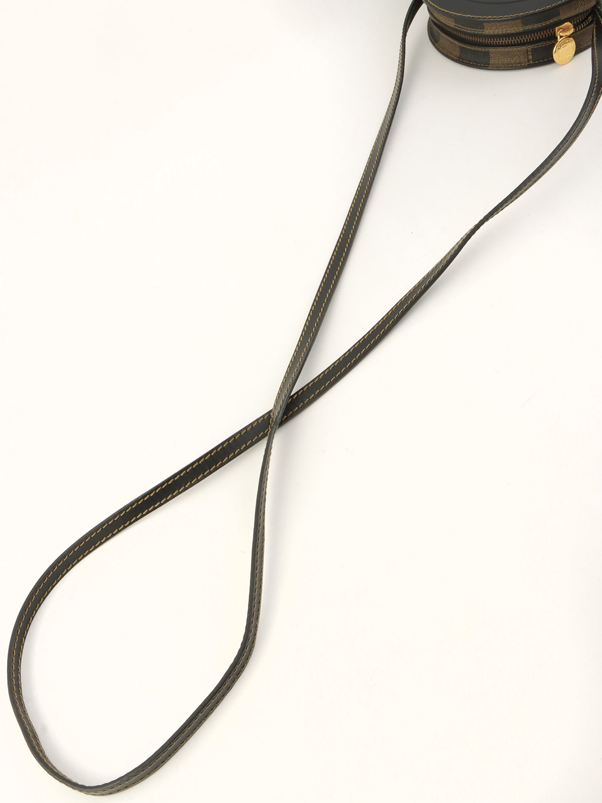 Pecan Round Shoulder Bag Black