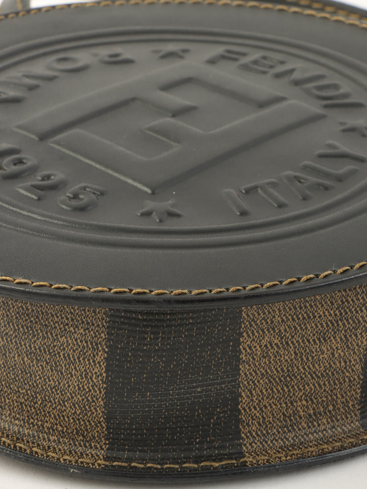 Pecan Round Shoulder Bag Black