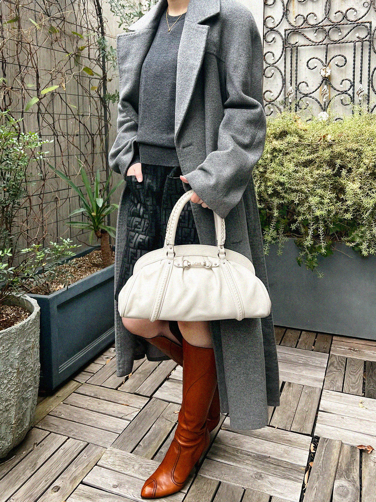 我的 Dior Frame 白色手提包