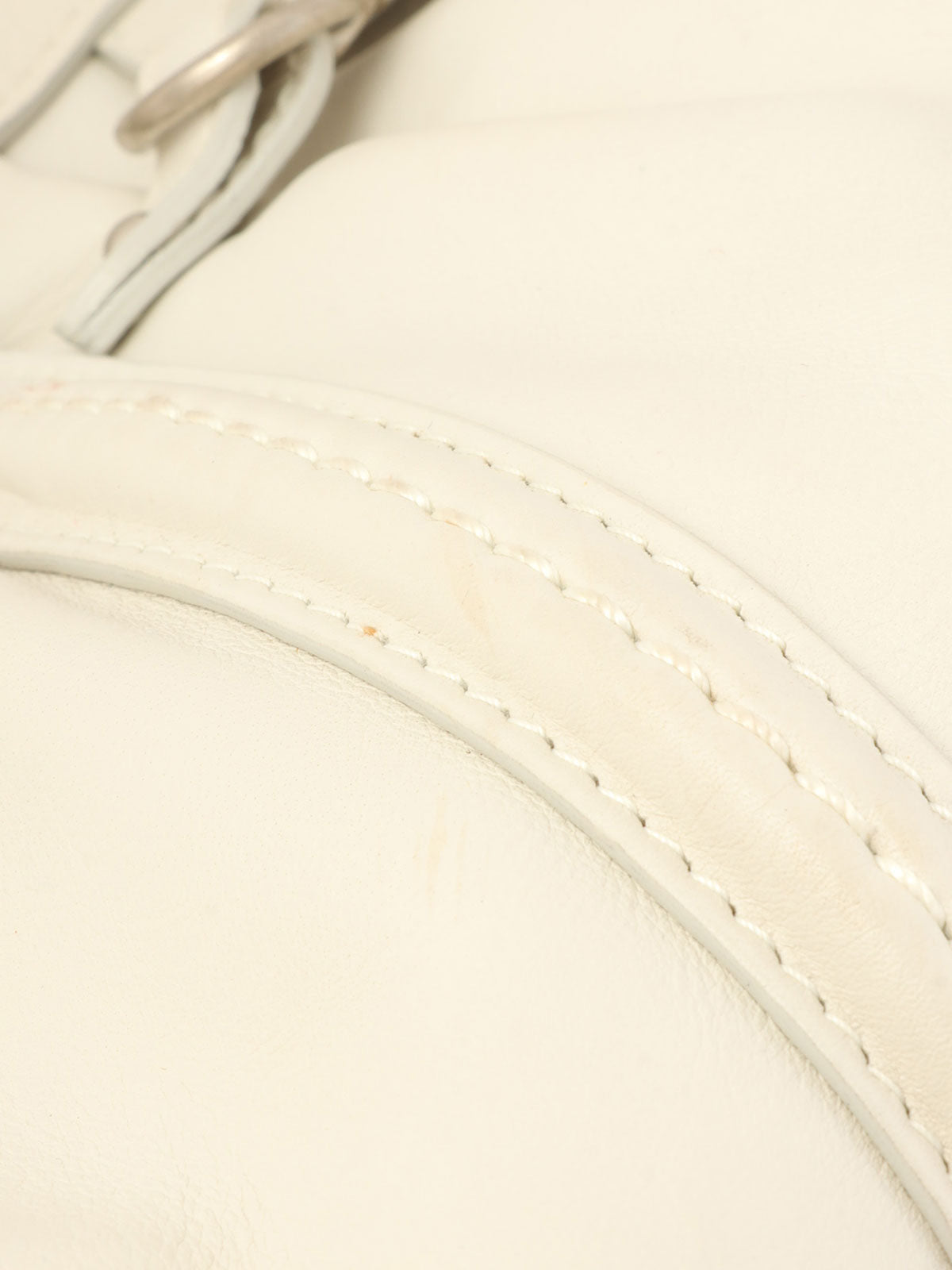 我的 Dior Frame 白色手提包