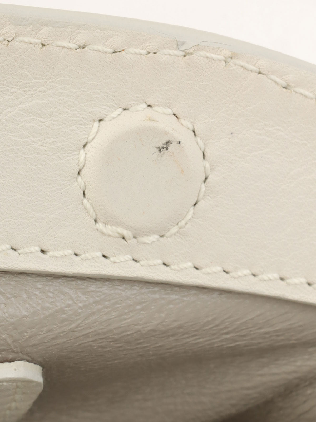 我的 Dior Frame 白色手提包