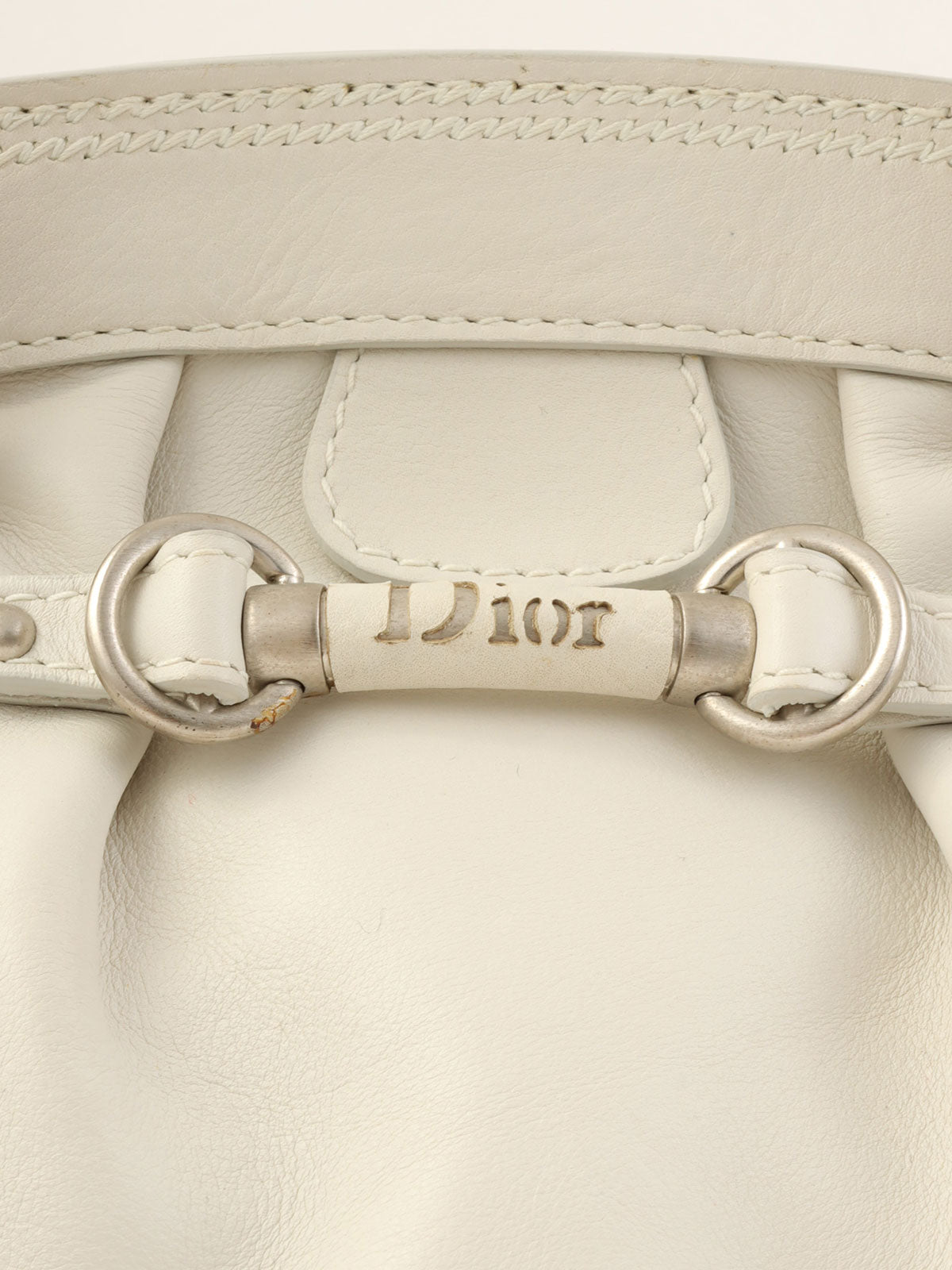 我的 Dior Frame 白色手提包