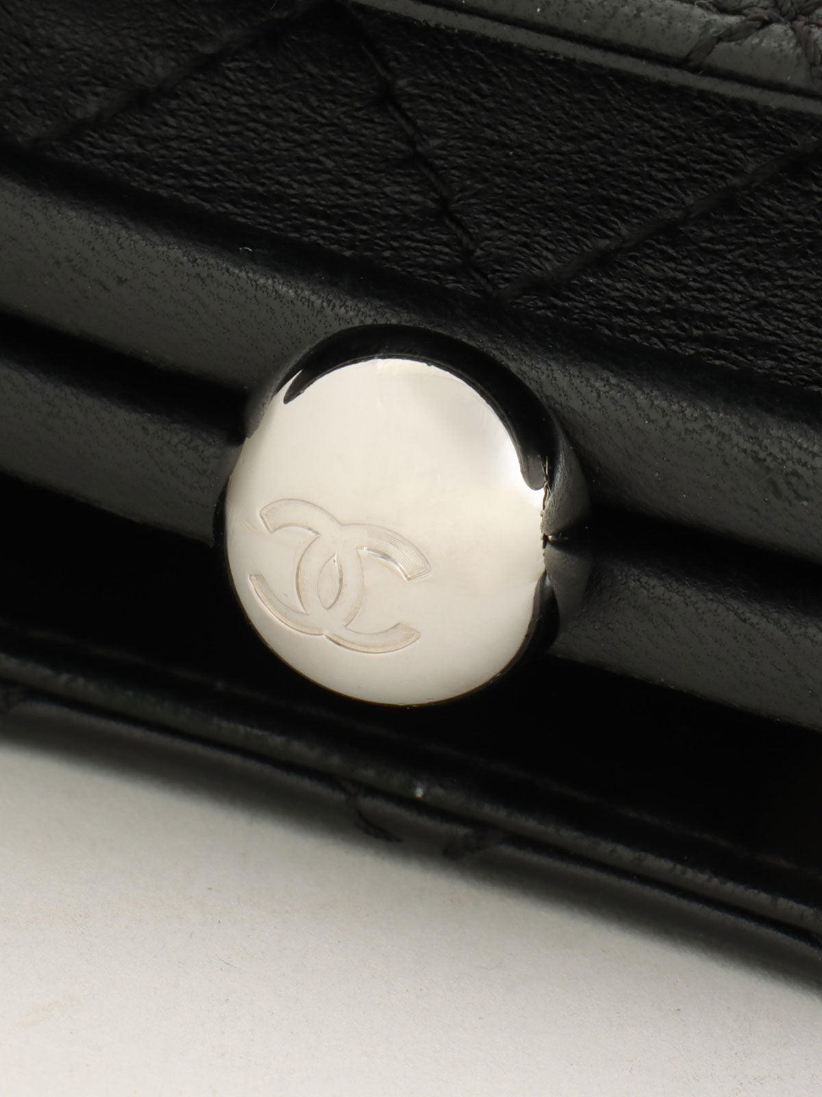 2015 Circa Black Clasp Chain Shoulder Bag