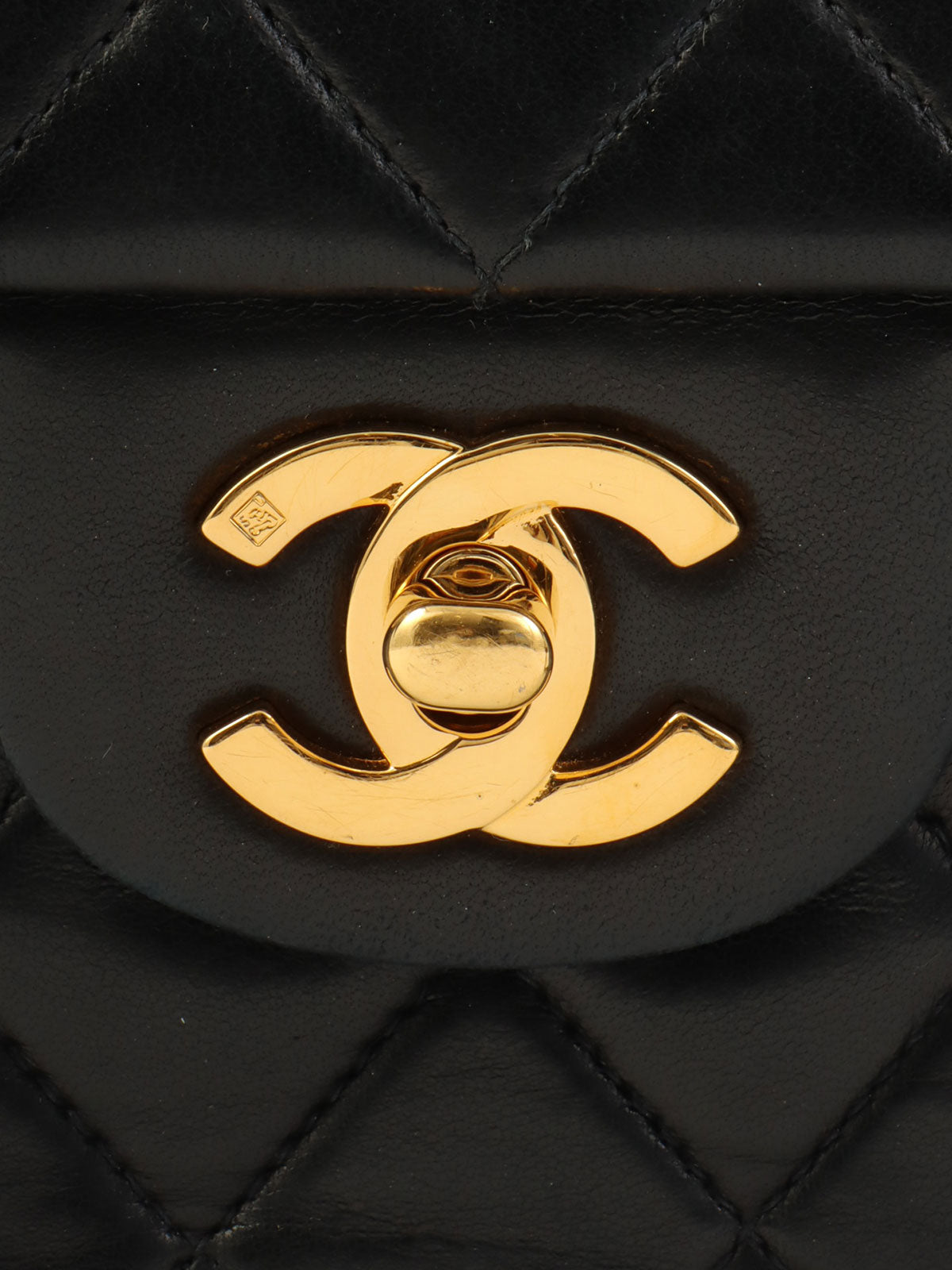 2000 Classic Flap Chain Bag 23cm Black