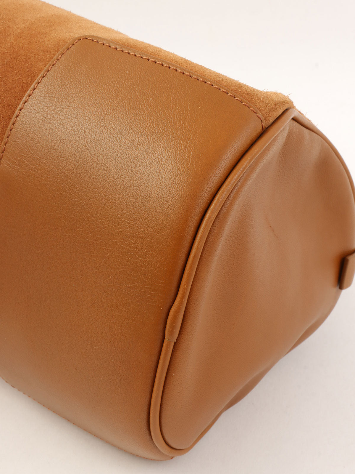 スエードアナグラムアマソナハンドバッグ キャメル