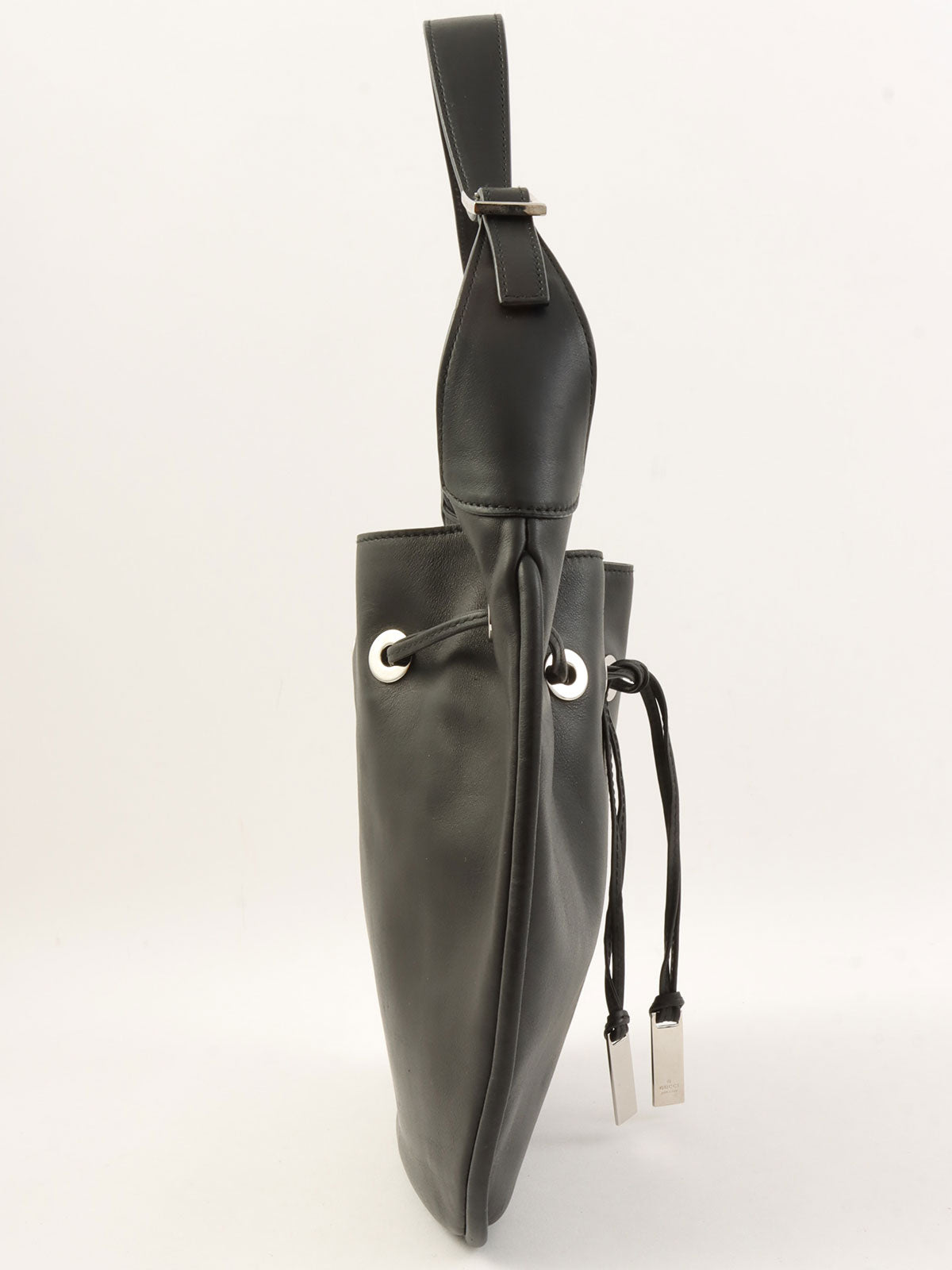 ロゴプレート巾着ショルダーバッグ ブラック