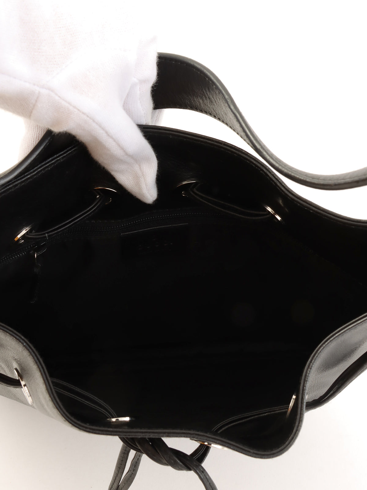 ロゴプレート巾着ショルダーバッグ ブラック