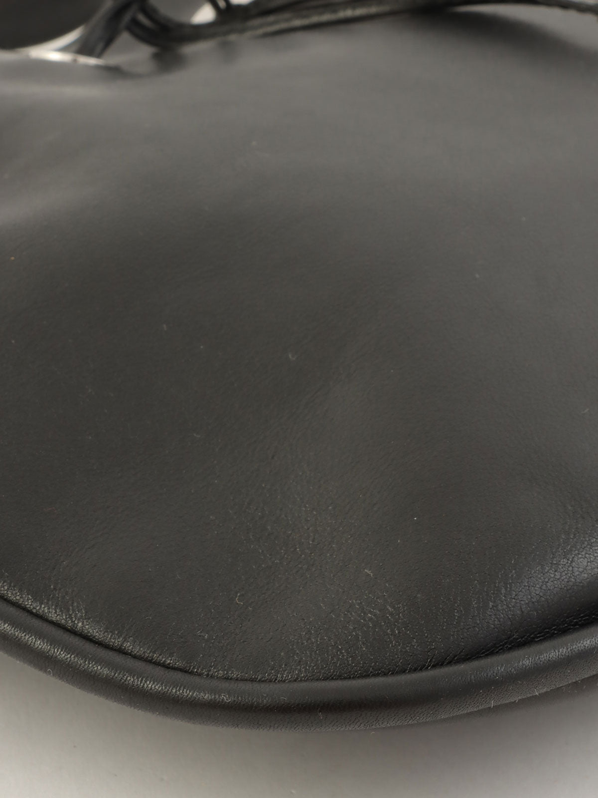 ロゴプレート巾着ショルダーバッグ ブラック