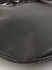 ロゴプレート巾着ショルダーバッグ ブラック