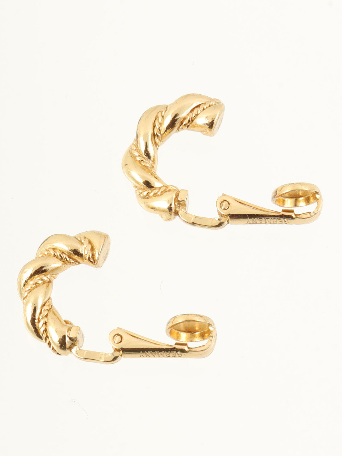 ツイストモチーフサークルイヤリング ゴールド