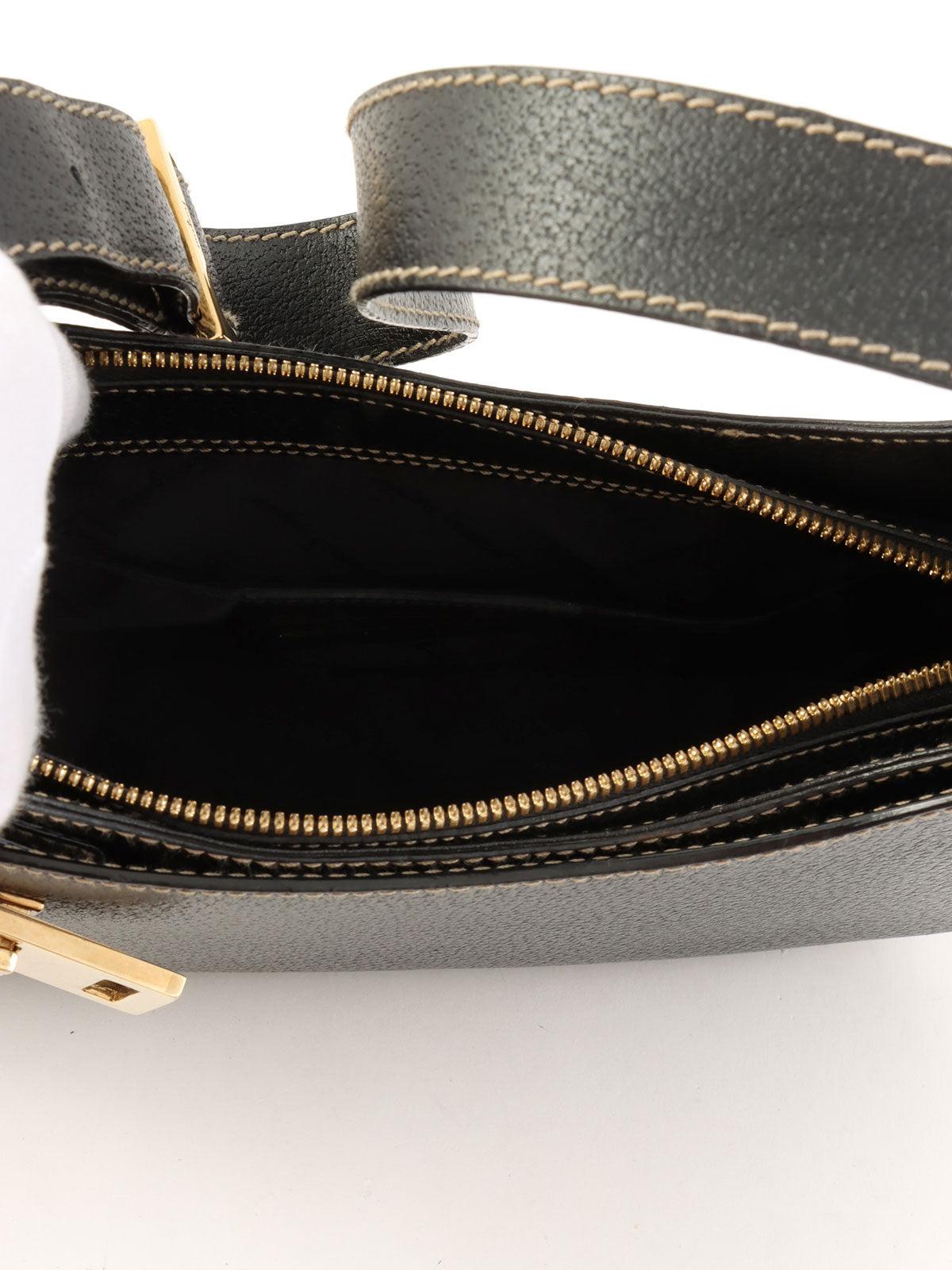 Gancini Plate 单肩包（黑色）