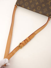 2001年帆布Monogram Musette Tango短棕色