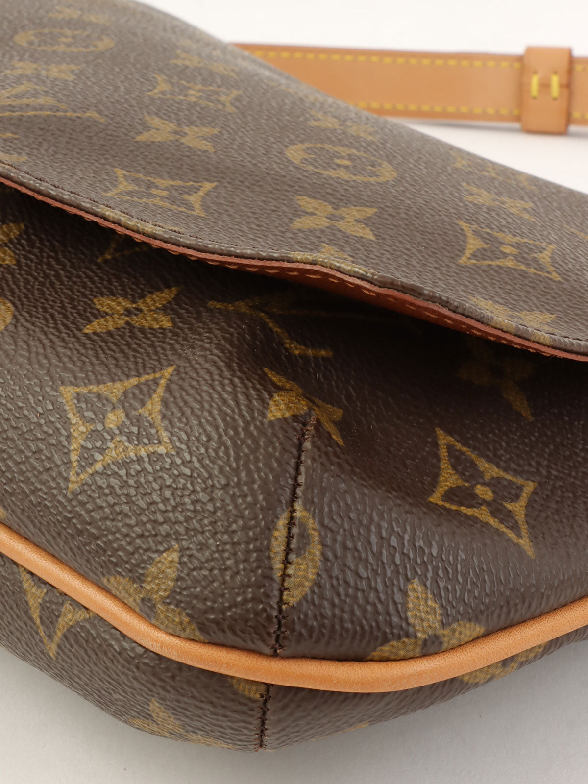 2001 Canvas Monogram Musette Tango Short Brown