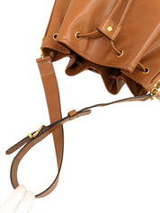 ロゴチャーム巾着ショルダーバッグ ブラウン