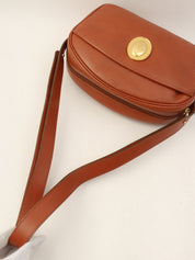 オーバルロゴプレートショルダーバッグ ブラウン