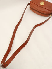 オーバルロゴプレートショルダーバッグ ブラウン