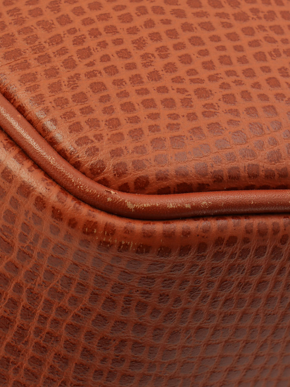 オーバルロゴプレートショルダーバッグ ブラウン