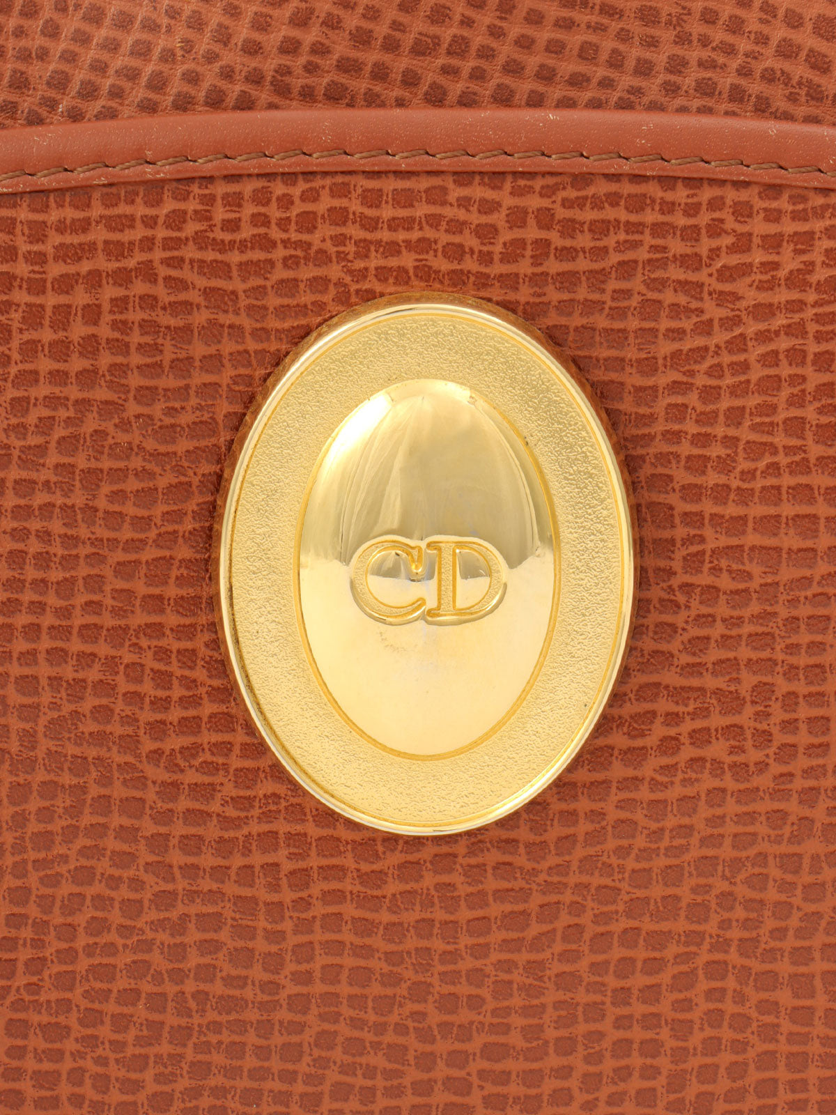 オーバルロゴプレートショルダーバッグ ブラウン