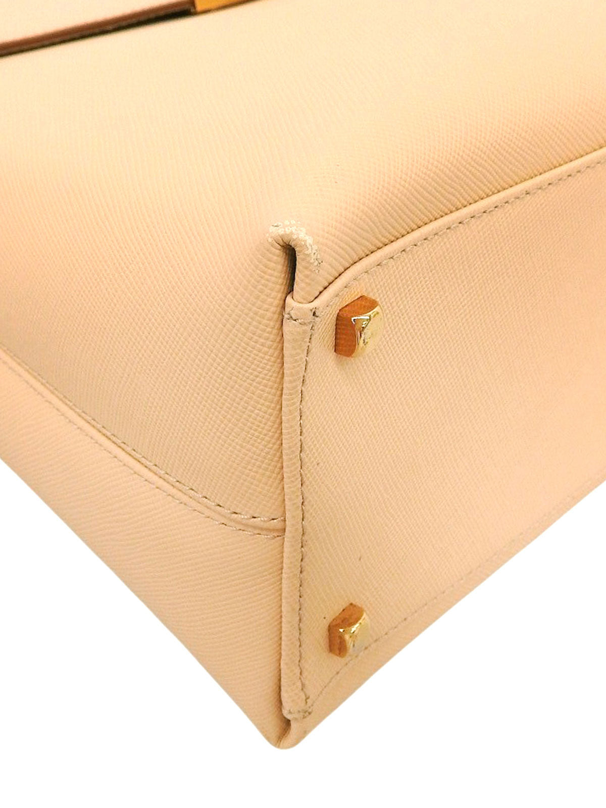 带Logo铭牌的双肩包 米色