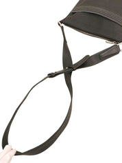 黑色重复字母重组图案单肩包