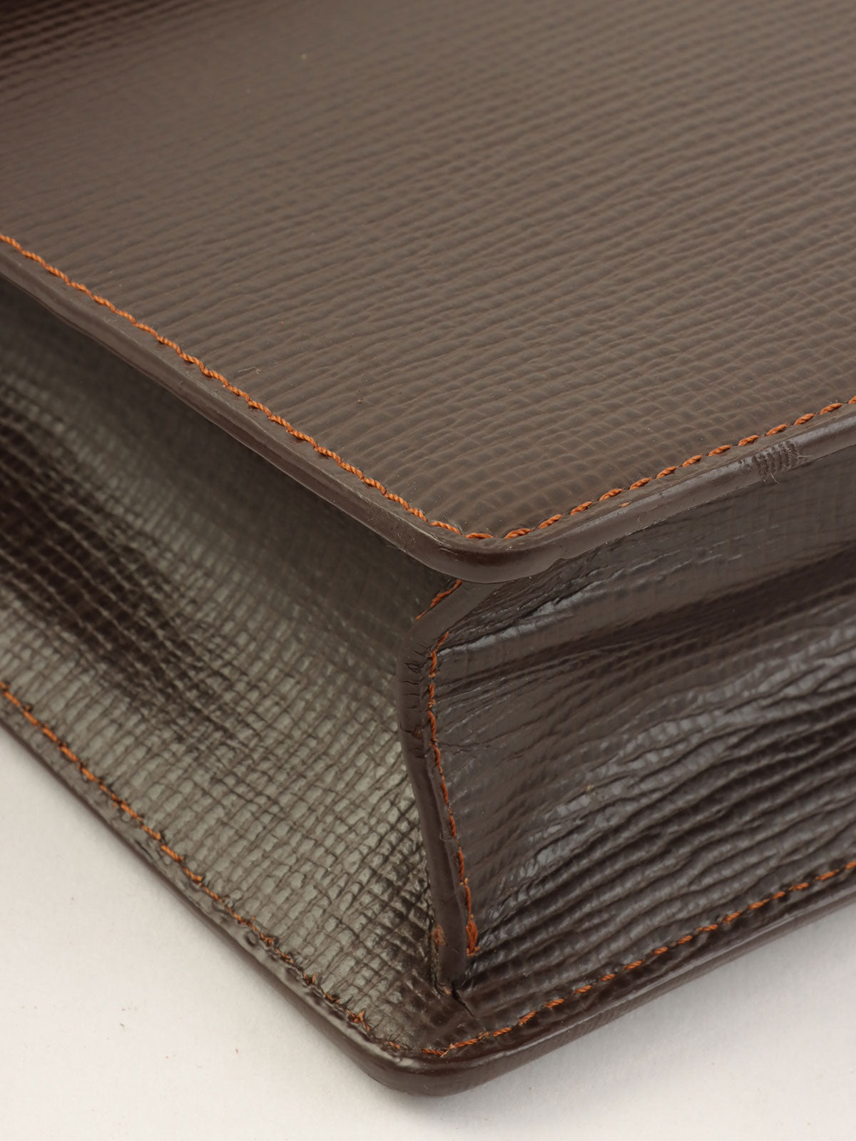 棕色Anagram压纹手拿包