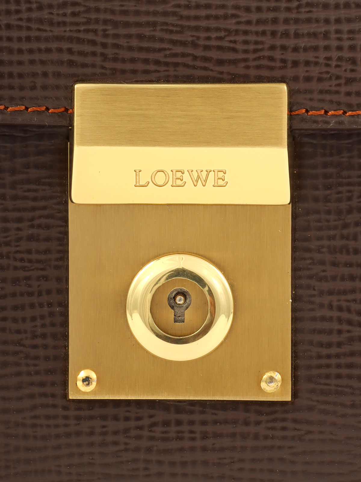 棕色Anagram压纹手拿包