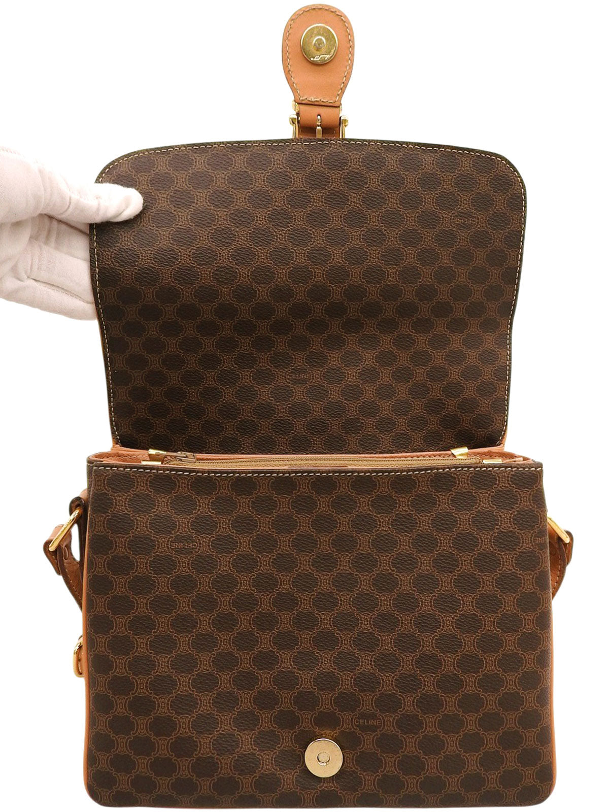 マカダムパターンロゴエンボスショルダーバッグ ブラウン