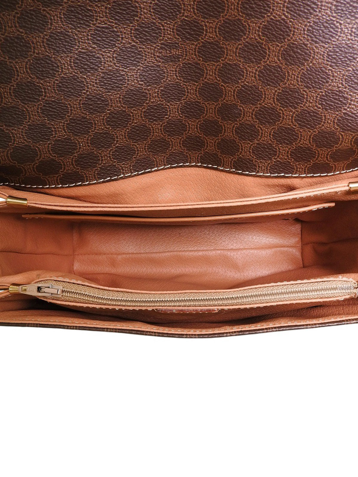 マカダムパターンロゴエンボスショルダーバッグ ブラウン