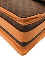 マカダムパターンロゴエンボスショルダーバッグ ブラウン