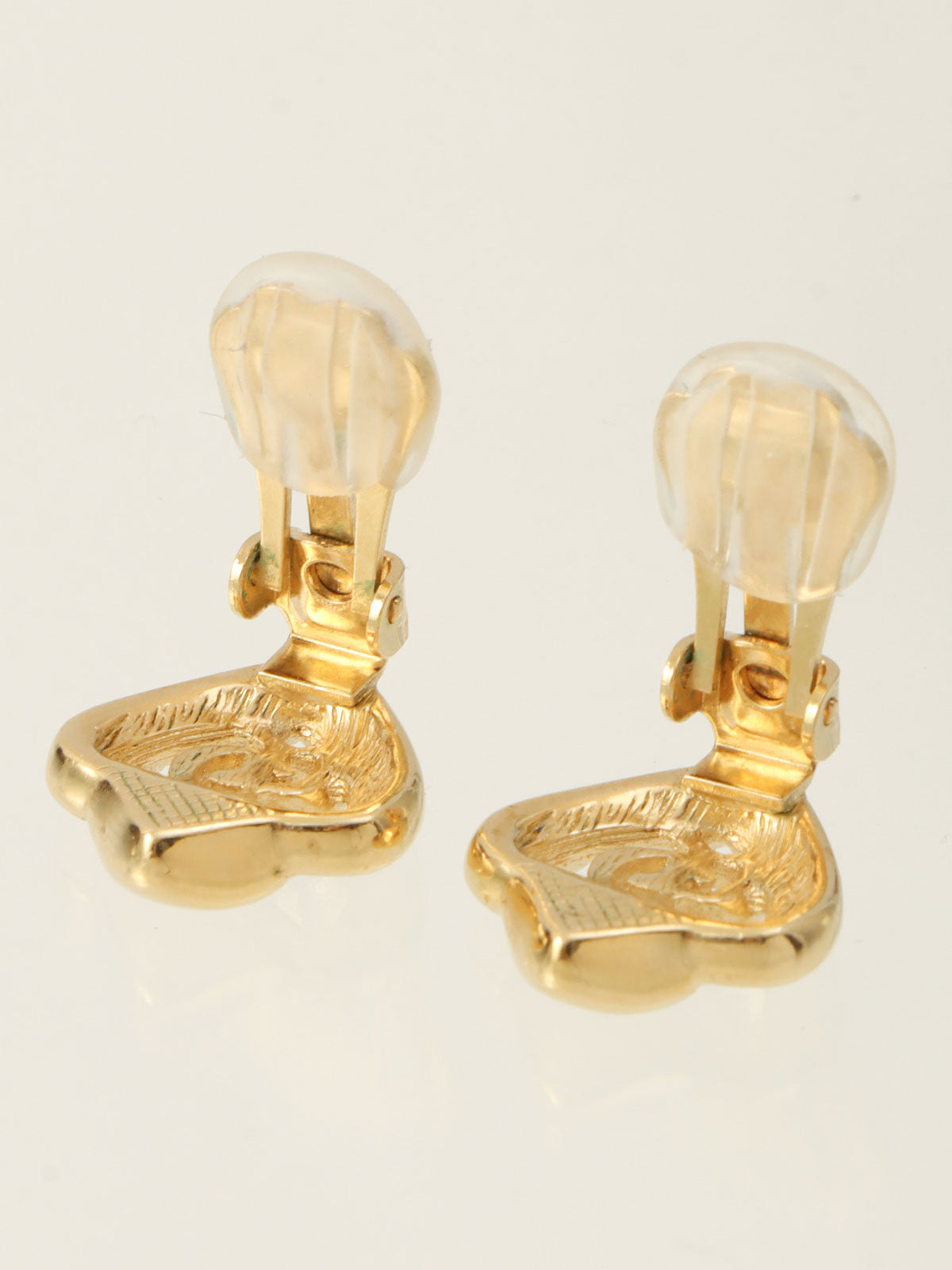 ハートカットアウトロゴイヤリング ゴールド