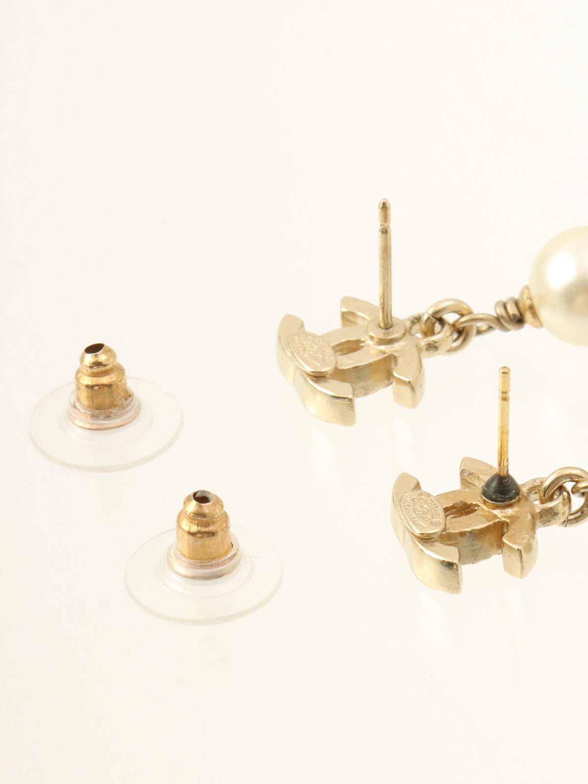 2008 Rhinestone CC Mark Pearl Swing Earrings Gold/Multi