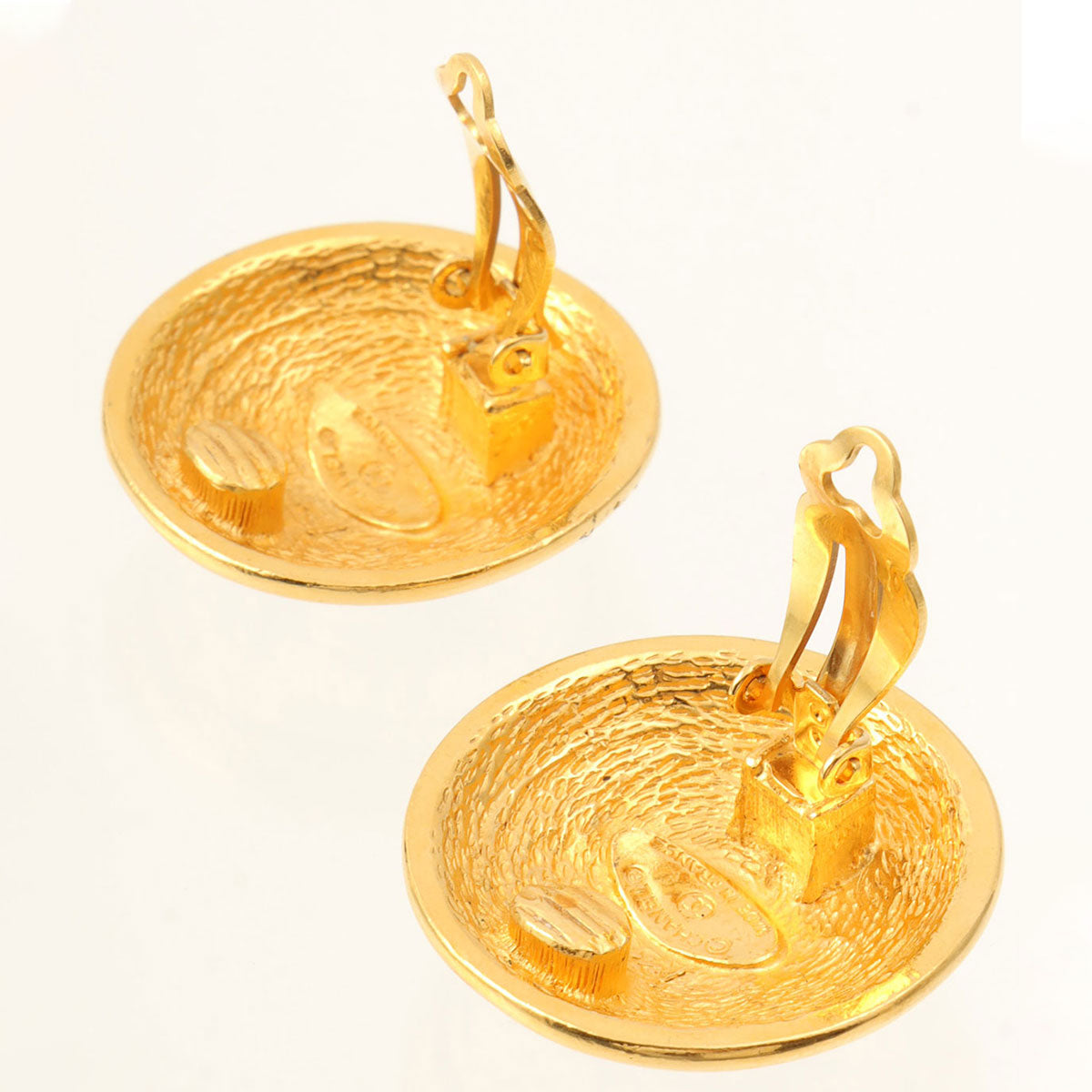 Round CC Mark Earrings Gold