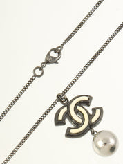 2013年製 CCマークボールスウィングネックレス ガンメタル/ホワイト