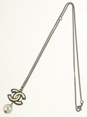 2013年製 CCマークボールスウィングネックレス ガンメタル/ホワイト