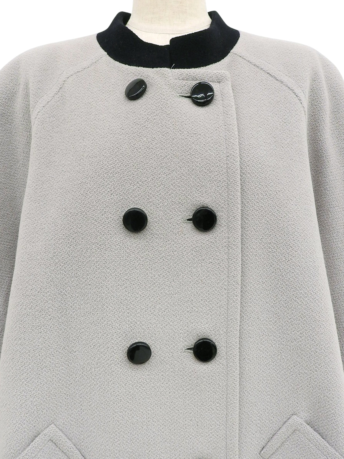 灰/黑色双色双排扣无领大衣