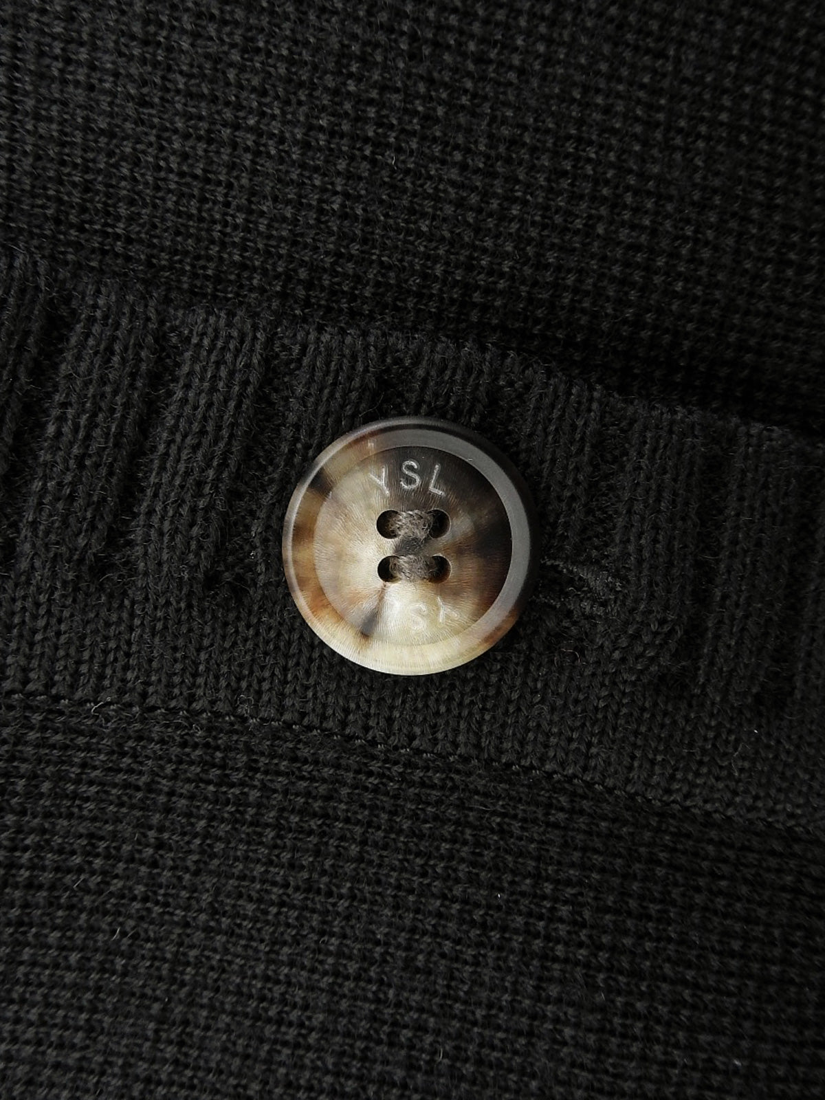 ロゴボタン長袖ニットポロシャツ ブラック