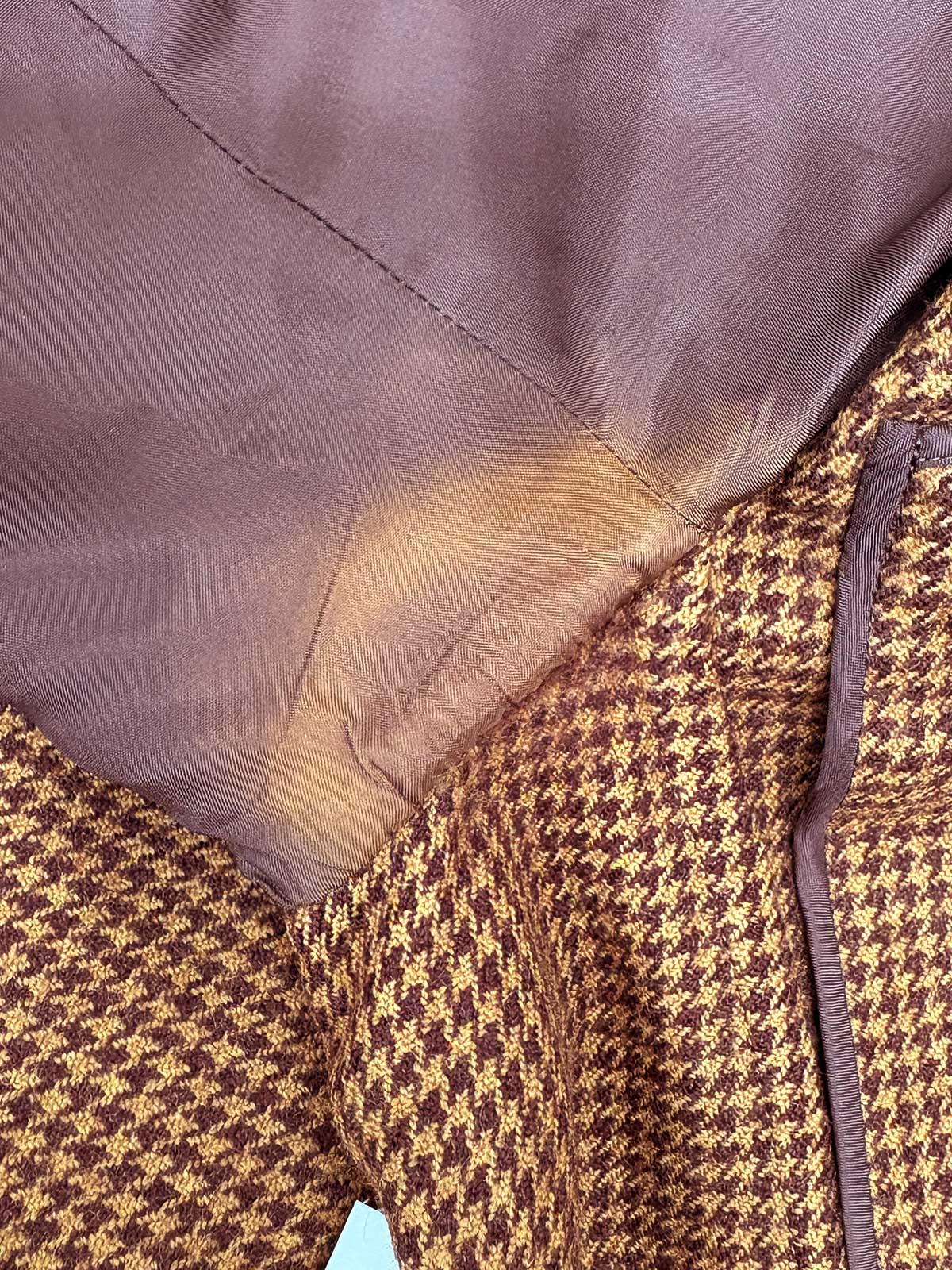 Houndstooth pattern double-breasted jacket in brown