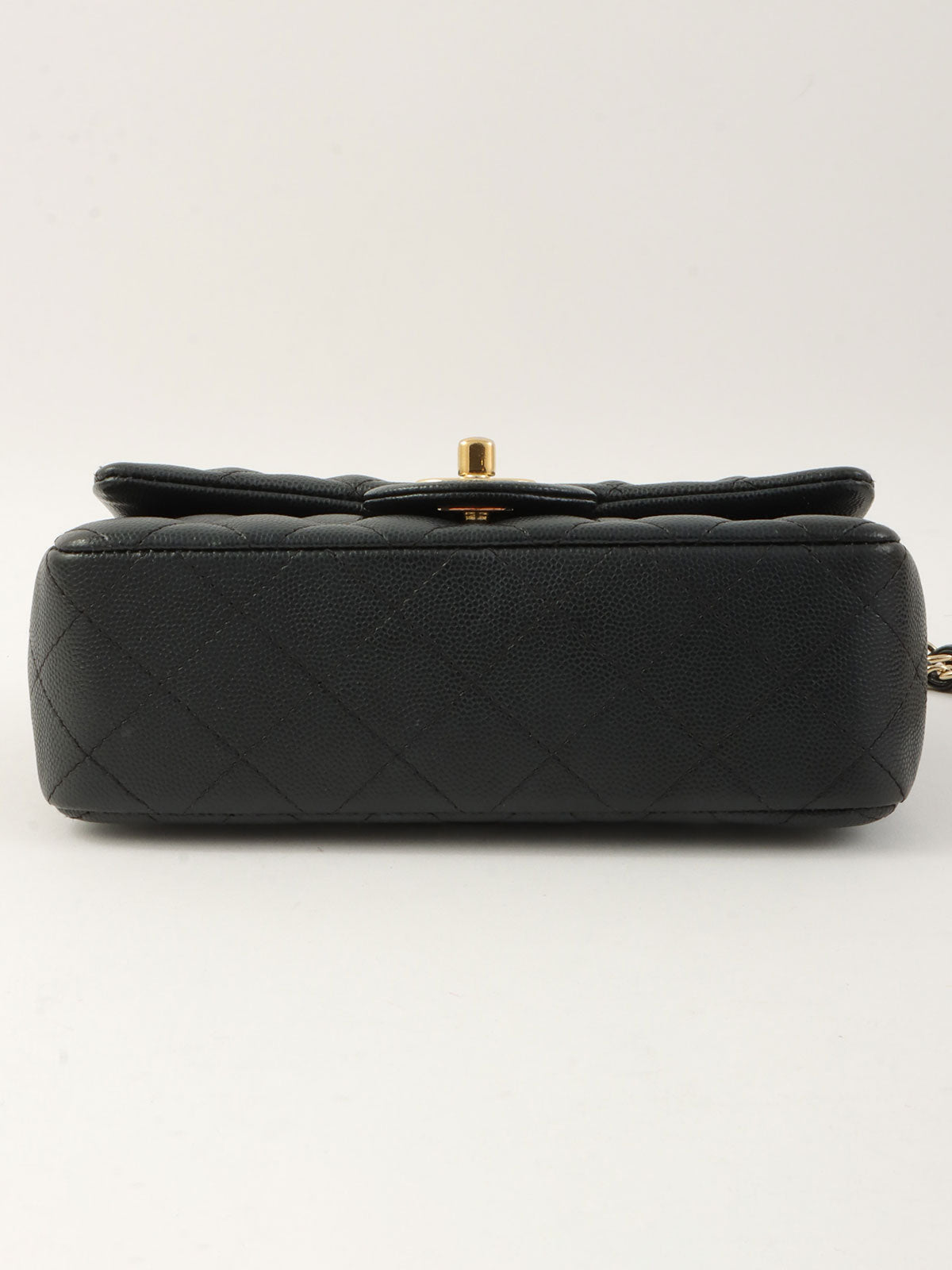 2017 Caviar Skin Matelasse Stitch CC Turnlock Chain Shoulder Bag in Navy