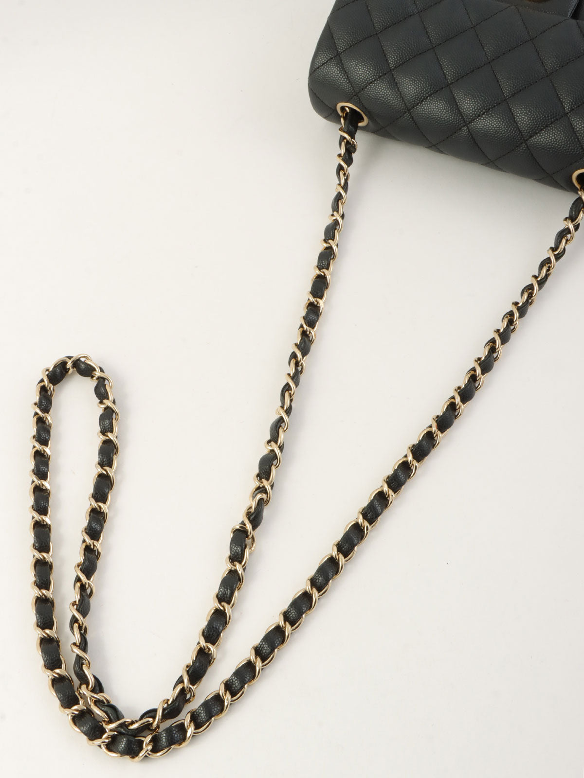2017 Caviar Skin Matelasse Stitch CC Turnlock Chain Shoulder Bag in Navy