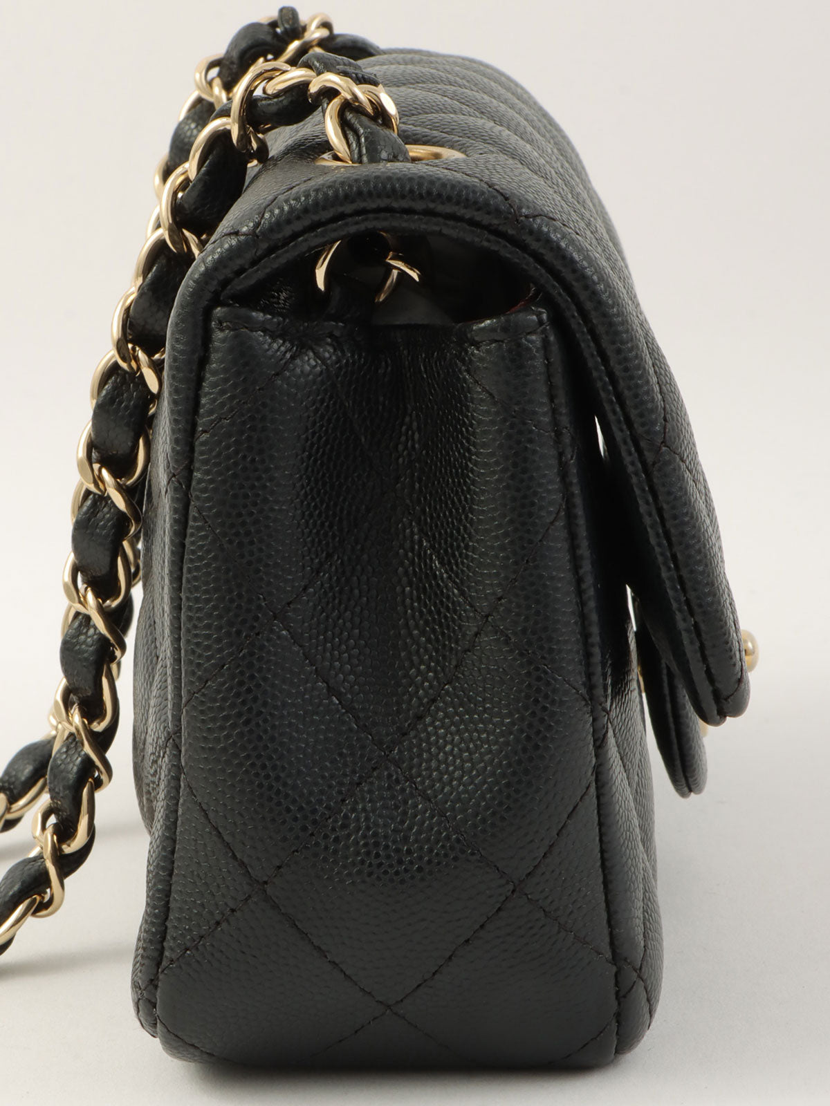 2017 Caviar Skin Matelasse Stitch CC Turnlock Chain Shoulder Bag in Navy