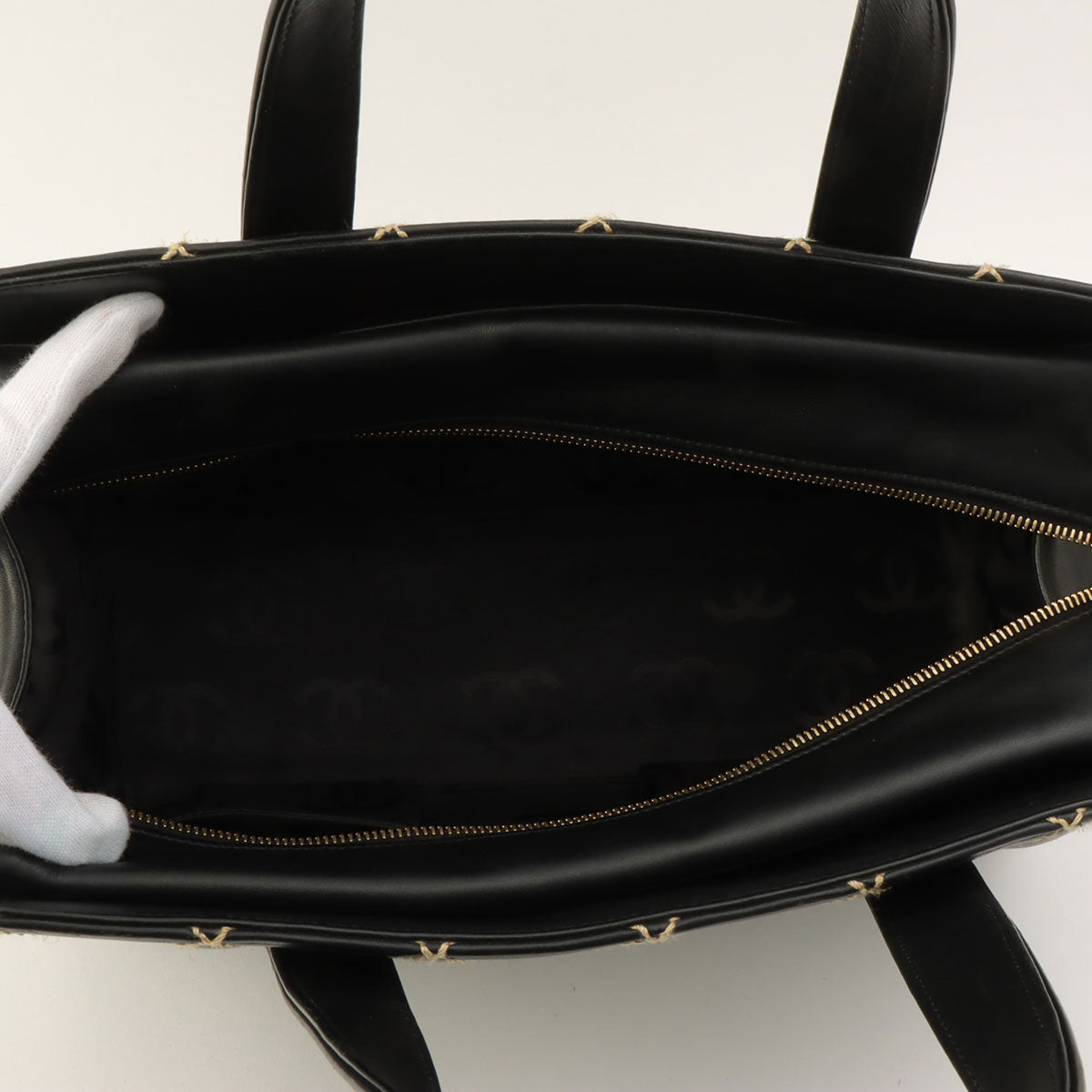 2004 Wild Stitch CC Mark Plate Handbag Black