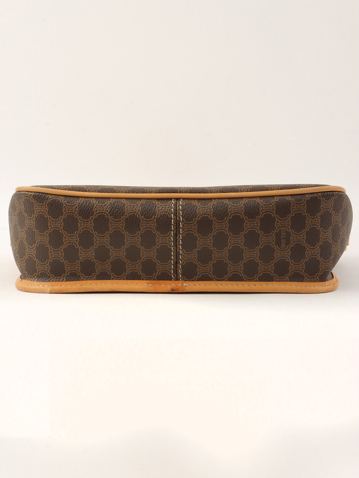 マカダムパターンロゴプレートショルダーバッグ ブラウン