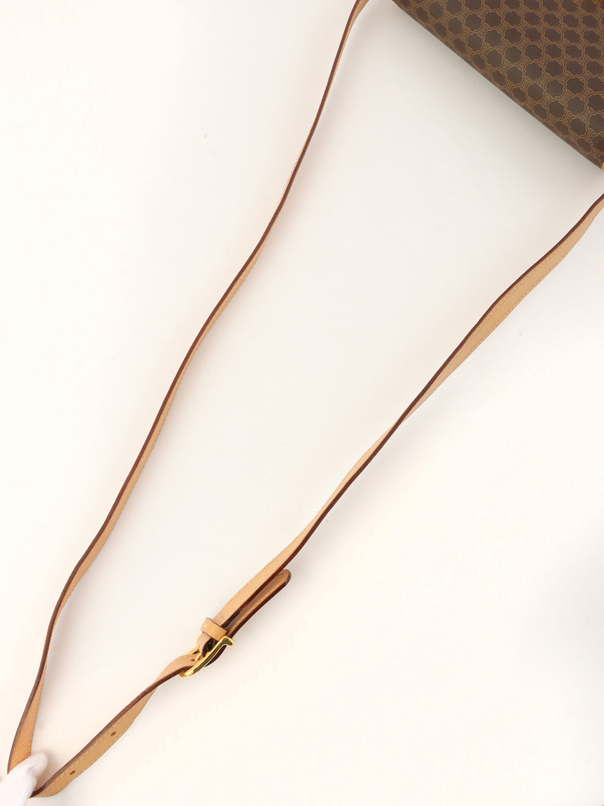 マカダムパターンロゴプレートショルダーバッグ ブラウン